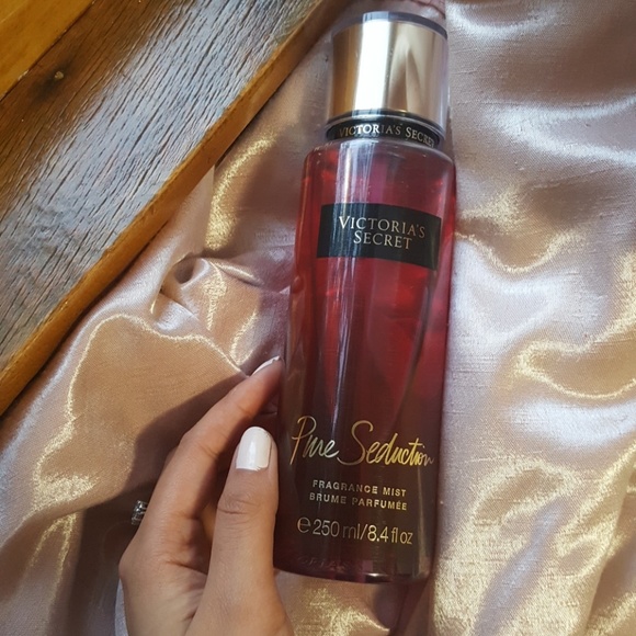 Victoria's Secret - Picture 1 of 2